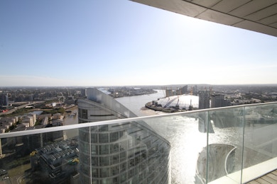 An incredible two bed apartment built to a top of the range specification and offering some breathtaking views of The River Thames, O2 Arena and East London